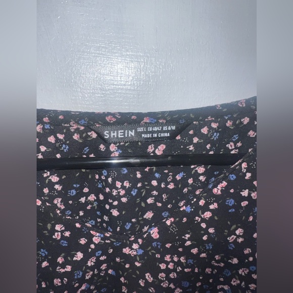 Floral Blouse - Picture 2 of 3